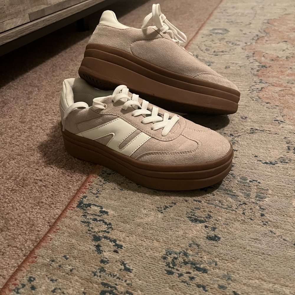 Women's Beige and White Platform Sneakers